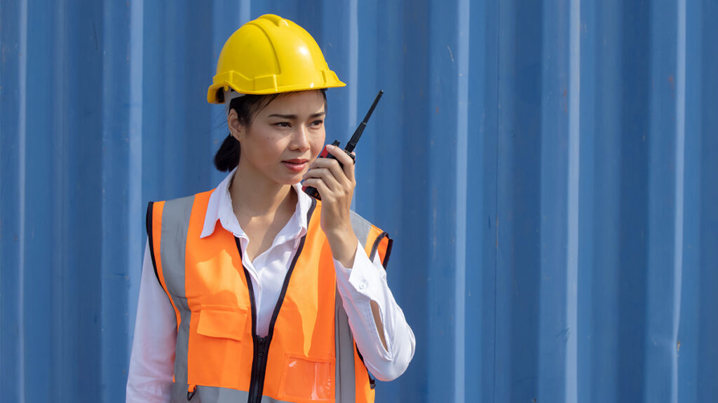 工事現場で通話